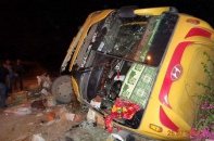 Phan Thiết: Xe khách lao xuống vực ở dốc tử thần