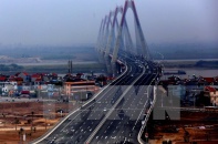 Hà Nội sẽ chấn chỉnh hành vi dừng chụp ảnh trên cầu Nhật Tân