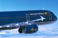 Máy bay Vietnam Airlines hạ cánh khẩn để cấp cứu một em nhỏ
