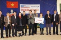 Báo Đầu tư và Tập đoàn BRg trao học bổng “Vì trẻ em Việt Nam” tại Hòa Bình