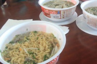 Phạt 8 triệu đồng vì bán mỳ tôm 100.000/bát tại sân bay Nội Bài