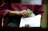 Khi cổ đông lớn chăm lo cho "sân sau"