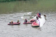 Máy bay Đài Loan chở hơn 50 người rơi xuống sông