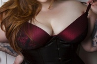 Ngắm nhan sắc người mẫu “siêu bự” nổi tiếng làng thời trang