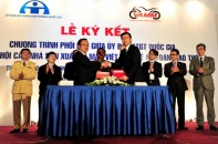 Bộ trưởng Thăng muốn doanh nghiệp bán xe máy tặng luôn mũ bảo hiểm