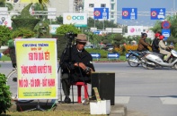 Xúc động, cụ ông 76 tuổi ra đường quyên tiền cho trẻ khiếm thị ăn Tết