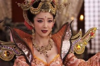 Đến lượt "Tân Bảng Phong Thần" lại phải cắt vì khoe ngực quá lố