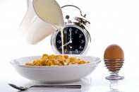 Lý do bạn không nên ăn 3 bữa một ngày