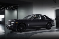 Rolls-Royce hé lộ "ảnh sống" mẫu SUV siêu sang