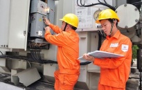 Nghiên cứu phương án giảm giá bán lẻ điện bình quân, giảm thuế tiêu thụ đặc biệt với xăng