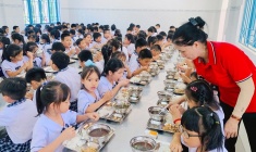Hà Nội quy định trần tiền ăn bán trú trường chất lượng cao, không thu trùng khoản ngân sách hỗ trợ