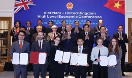 Việt Nam và Anh ký nhiều văn kiện hợp tác trong lĩnh vực tài chính và hải quan