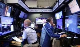 Goldman Sachs và BlackRock bi quan hơn với chứng khoán