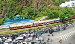 Chuyến tàu “Về Miền đất võ”: Ngồi toa văn hóa, nghe bài chòi, ngắm Tháp Đôi