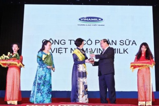 Vinamilk đoạt "hattrick" tại giải Thương hiệu vàng Thực phẩm Việt Nam 2014
