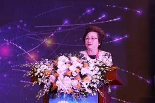 Chủ tịch Tập đoàn BRG: Hưng phấn khi nhìn chữ “khát vọng vì một Việt Nam thịnh vượng” Chủ tịch Tập đoàn BRG: Hưng phấn khi nhìn chữ “khát vọng vì một Việt Nam thịnh vượng”