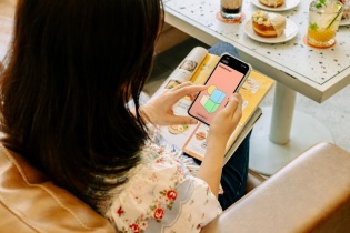 Ứng dụng fintech đầu tư chứng khoán tìm cách “bắt tay” với các ông lớn ngân hàng, chứng khoán