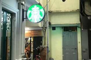 Sau thập kỷ ở Việt Nam, Starbucks lộ diện ở “thiên đường” cà phê phố cổ Hà Nội