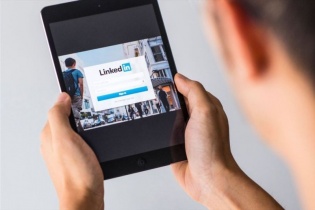 Mạng xã hội tìm việc LinkedIn đang bỏ xa VietnamWorks, TopCV, CareerViet