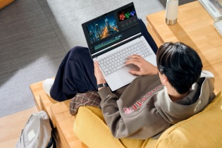 Cuộc đua laptop AI cho học sinh - sinh viên mùa tựu trường 2025