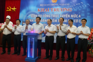 Khai trương dịch vụ hành chính đăng kiểm trực tuyến 