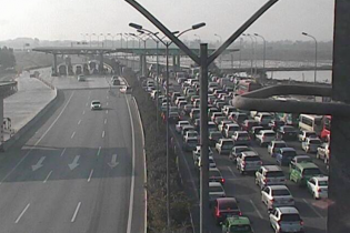 Giao thông tăng đột biến trong ngày mùng 2 Tết Bính Thân