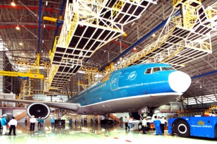 Vietnam Airlines hợp tác đào tạo kỹ sư bảo dưỡng máy bay