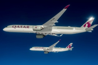 Airbus bàn giao máy bay A350-1000 đầu tiên cho Qatar Airways