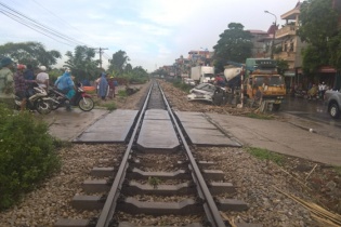 Tăng cường bảo đảm an toàn giao thông tại các vị trí giao cắt giữa đường bộ và đường sắt