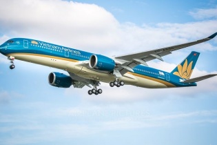 Vietnam Airlines dùng siêu máy bay Airbus A350-900 chở cổ động viên sang Malaysia 