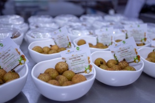 Vietnam Airlines tiếp tục đưa nhãn lồng Hưng Yên lên các chuyến bay