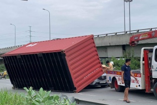 Bộ GTVT chấn chỉnh việc xếp hàng hóa, tránh rơi, lật container trên đường