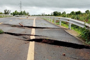 Khắc phục kịp thời tình trạng sạt, lún trên đường Hồ Chí Minh đoạn tránh Chư Sê