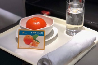 Vietnam Airlines phục vụ cam Canh trên các chuyến bay 