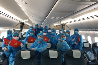 Vietnam Airlines chuyên chở công dân Anh và công dân Việt Nam hồi hương