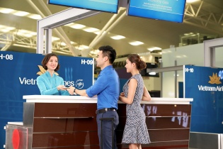 Vietnam Airlines hợp tác với Optiontown bung sản phẩm Flight Pass - Vé rẻ cả gói