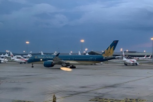 Hơn 270 công dân Việt Nam từ Malaysia về nước trên chuyến bay của Vietnam Airlines 
