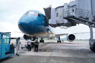 Vietnam Airlines thực hiện chuyến bay thương mại quốc tế thường lệ đầu tiên sau Covid-19