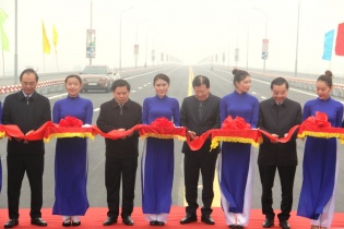 Thông xe cầu Thăng Long sau 5 tháng sửa chữa mặt cầu
