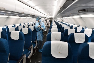 Vietnam Airlines tăng cường biện pháp bảo vệ sức khỏe hành khách bay từ Hà Nội