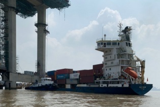 VEC lên tiếng về vụ tàu va vào cẩu tháp phục vụ thi công cầu Phước Khánh