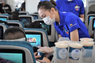 Sôi động “chuyến bay trà sữa” kỷ niệm tháng Thanh niên