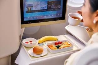 Vietnam Airlines rút ngắn chu kỳ thay đổi suất ăn trên không