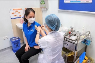 Hãng bay đầu tiên trong nước tiêm vaccine Covid-19 cho phi công, tiếp viên