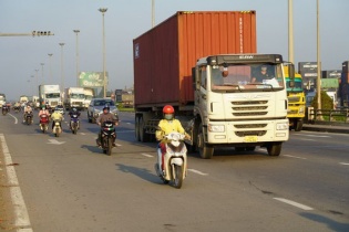 Bộ Giao thông tổ chức phân luồng phương tiện vận tải hàng hóa qua khu vực có dịch Covid-19