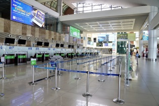 Chính phủ yêu cầu hạn chế tối đa số chuyến bay chở khách đến Sân bay Nội Bài