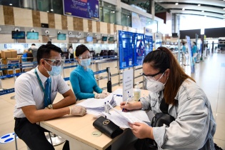 Dừng yêu cầu hành khách kê khai cam kết phòng dịch khi đi máy bay và tàu hỏa