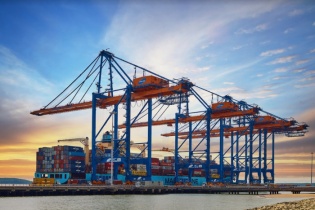 Chưa xem xét điều chỉnh giá dịch vụ bốc dỡ container tại cảng biển Việt Nam 