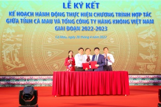 Vietnam Airlines ký kết thỏa thuận hợp tác với tỉnh Bình Định và tỉnh Cà Mau