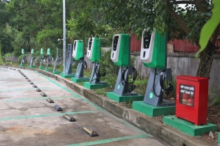 VinFast đề xuất lắp trạm sạc pin cho xe ô tô điện trên các tuyến cao tốc